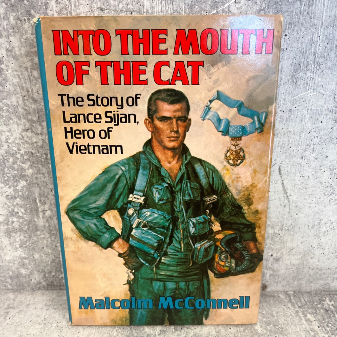 into the mouth of the cat: the story of lance sijan, hero of vietnam book, by malcolm mcconnell, 1985 Hardcover, Vintage image 1