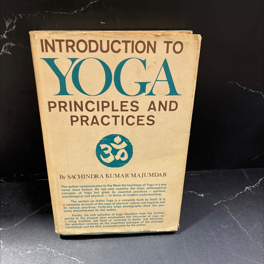 introduction to yoga principles and practices book, by sachindra kumar majumdar, 1966 Hardcover, First Edition, Vintage image 1