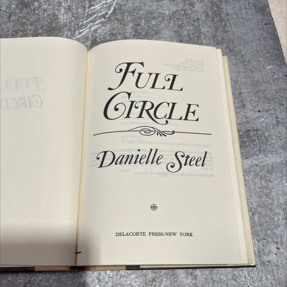 liue a full circle book, by danielle steel, 1984 Hardcover image 2