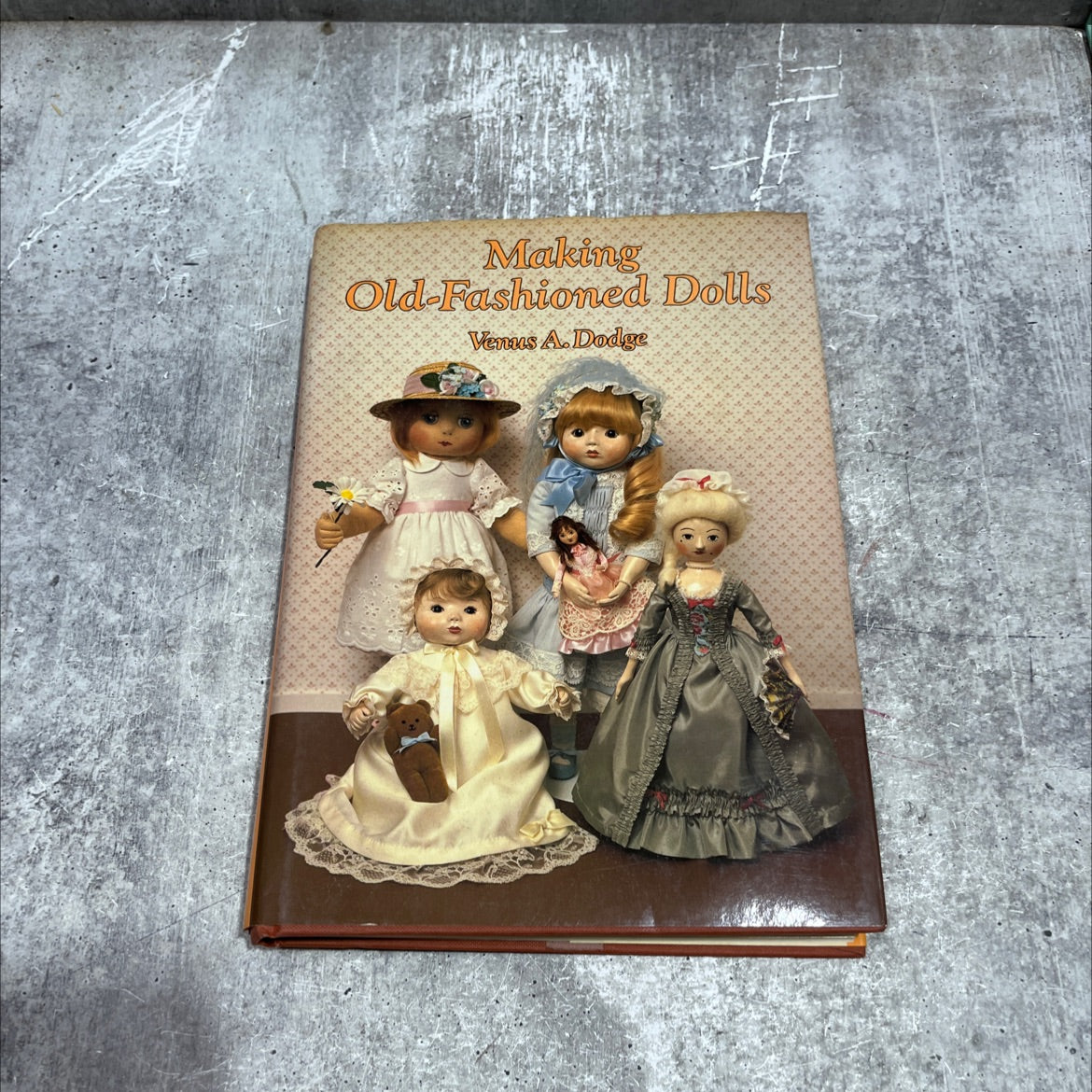 making old-fashioned dolls book, by venus a. dodge, 1985 Hardcover image 1