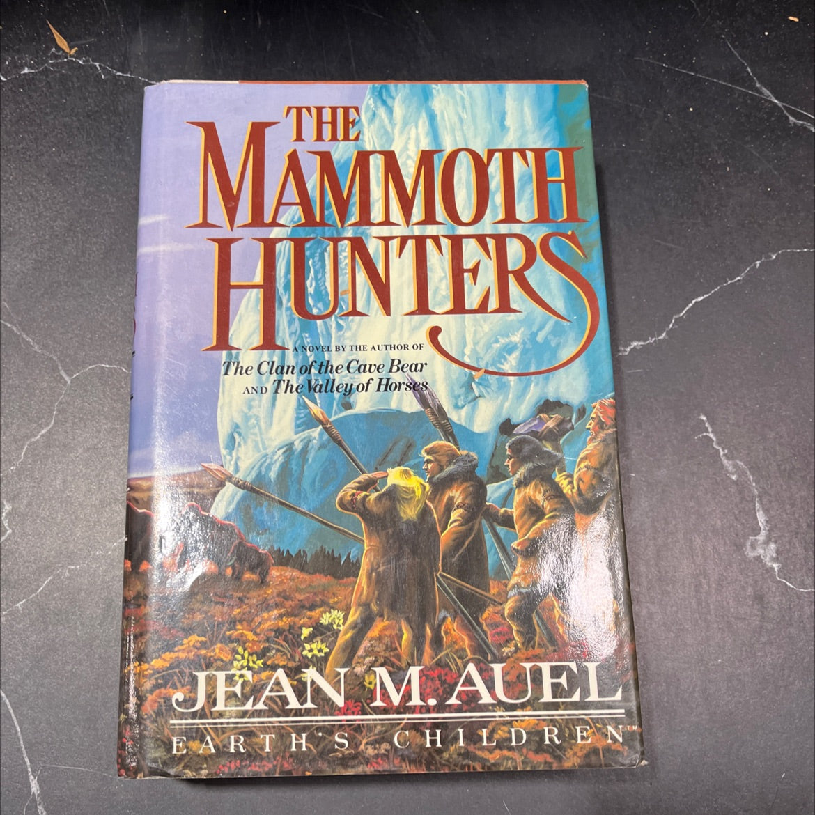 mammoth hunters book, by Jean M. Auel, 1985 Hardcover, First Edition, Vintage image 1