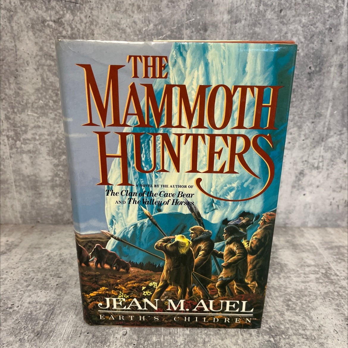 mammoth hunters book, by Jean M. Auel, 1985 Hardcover image 1