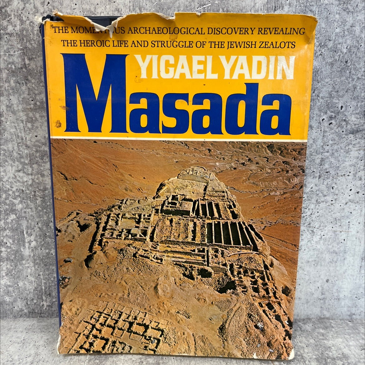 masada herod's fortress and the zealots' last stand book, by yigael yadin, 1966 Hardcover, Vintage image 1