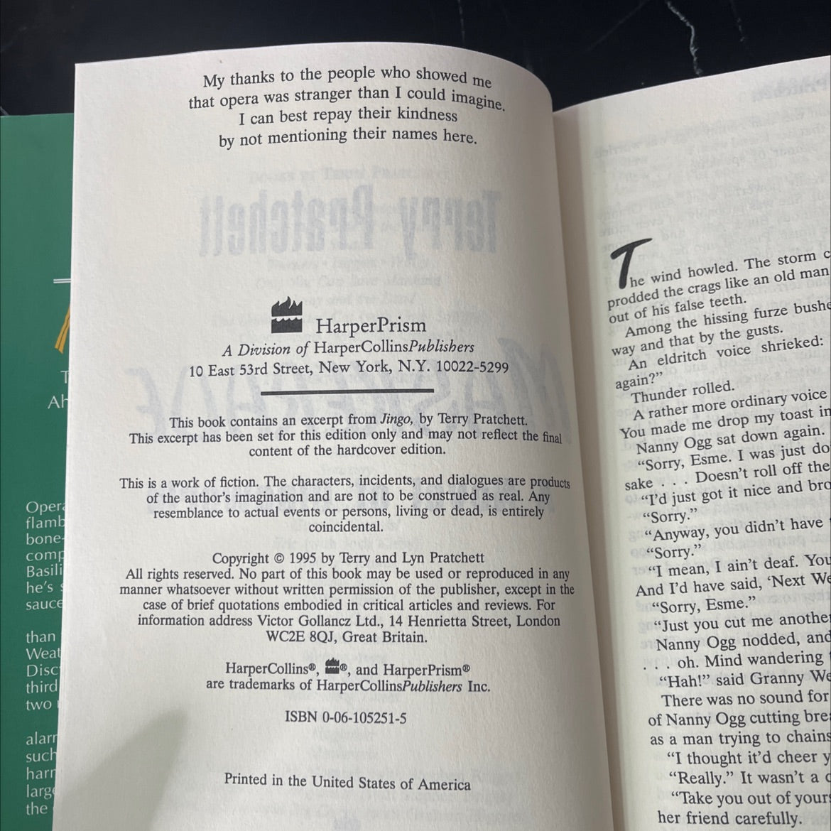 maskerade book, by Terry Pratchett, 1995 Hardcover image 3