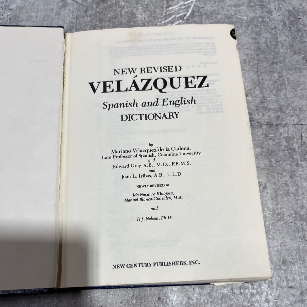 new revised velázquez spanish and english dictionary book, by mariano velazquez de la cadena, edward gray, juan l. image 2