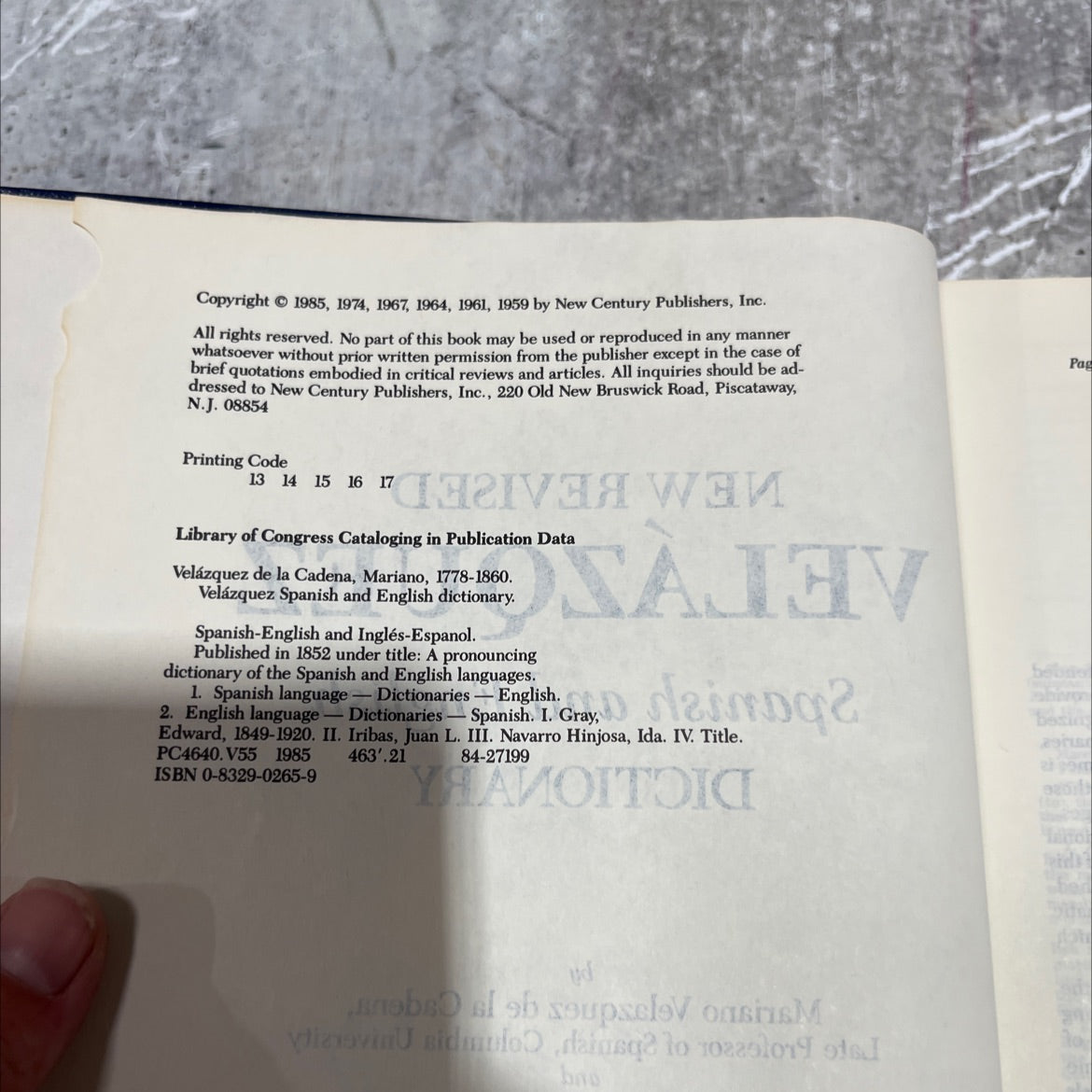 new revised velázquez spanish and english dictionary book, by mariano velazquez de la cadena, edward gray, juan l. image 3