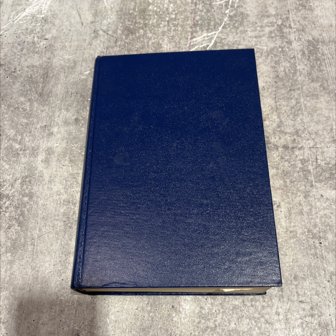 new revised velázquez spanish and english dictionary book, by mariano velazquez de la cadena, edward gray, juan l. image 1