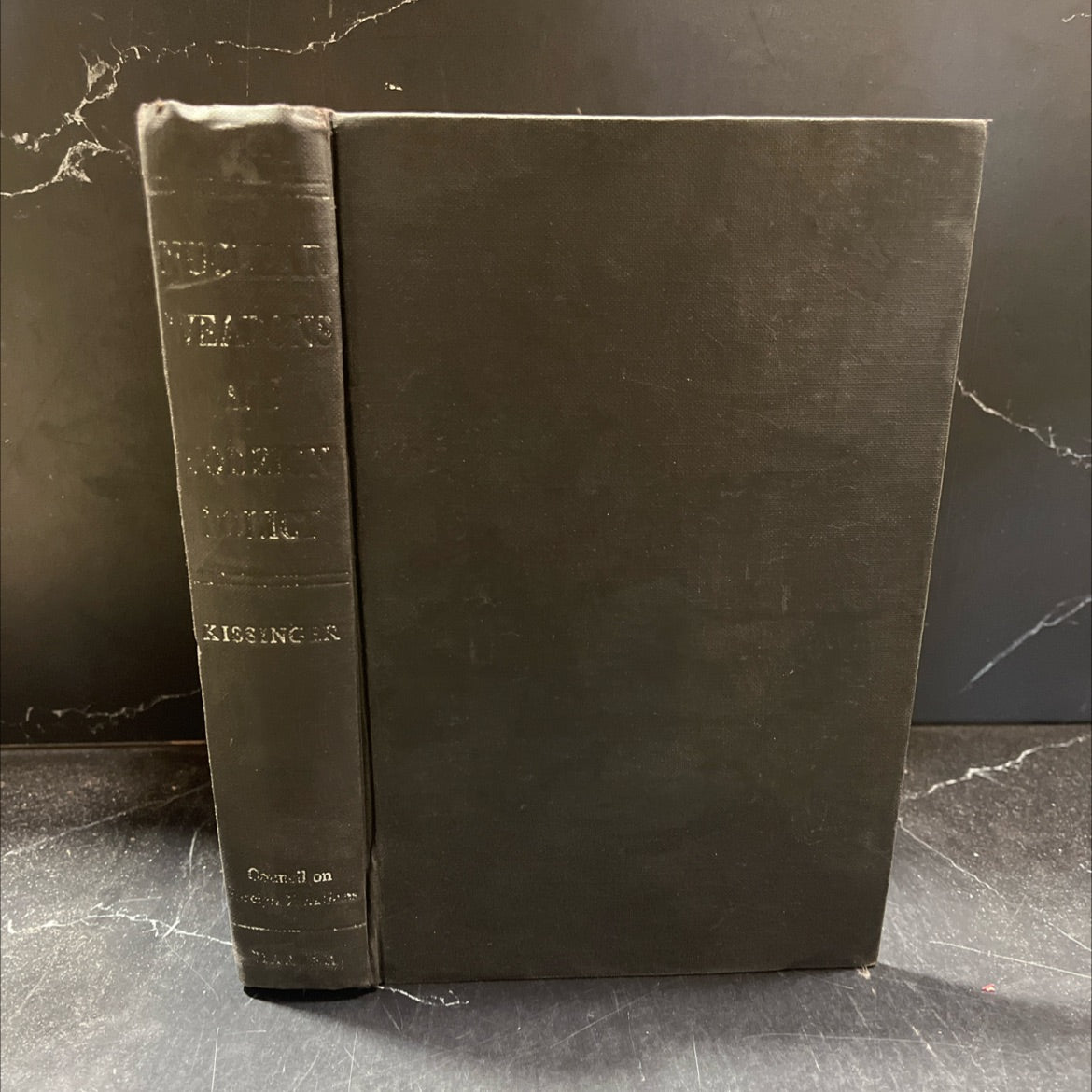 nuclear weapons and foreign policy book, by council on foreign relations, 1957 Hardcover image 1