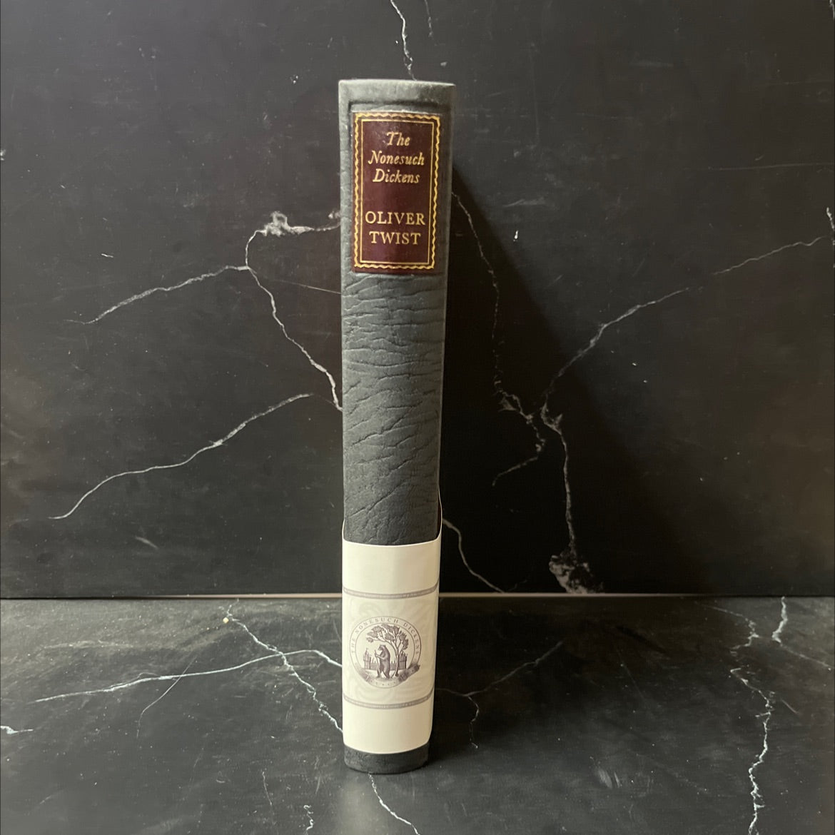oliver twist book, by charles dickens, 2005 Leather image 4