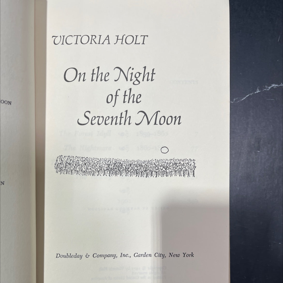 on the night of the seventh moon book, by victoria holt, 1972 Hardcover image 2