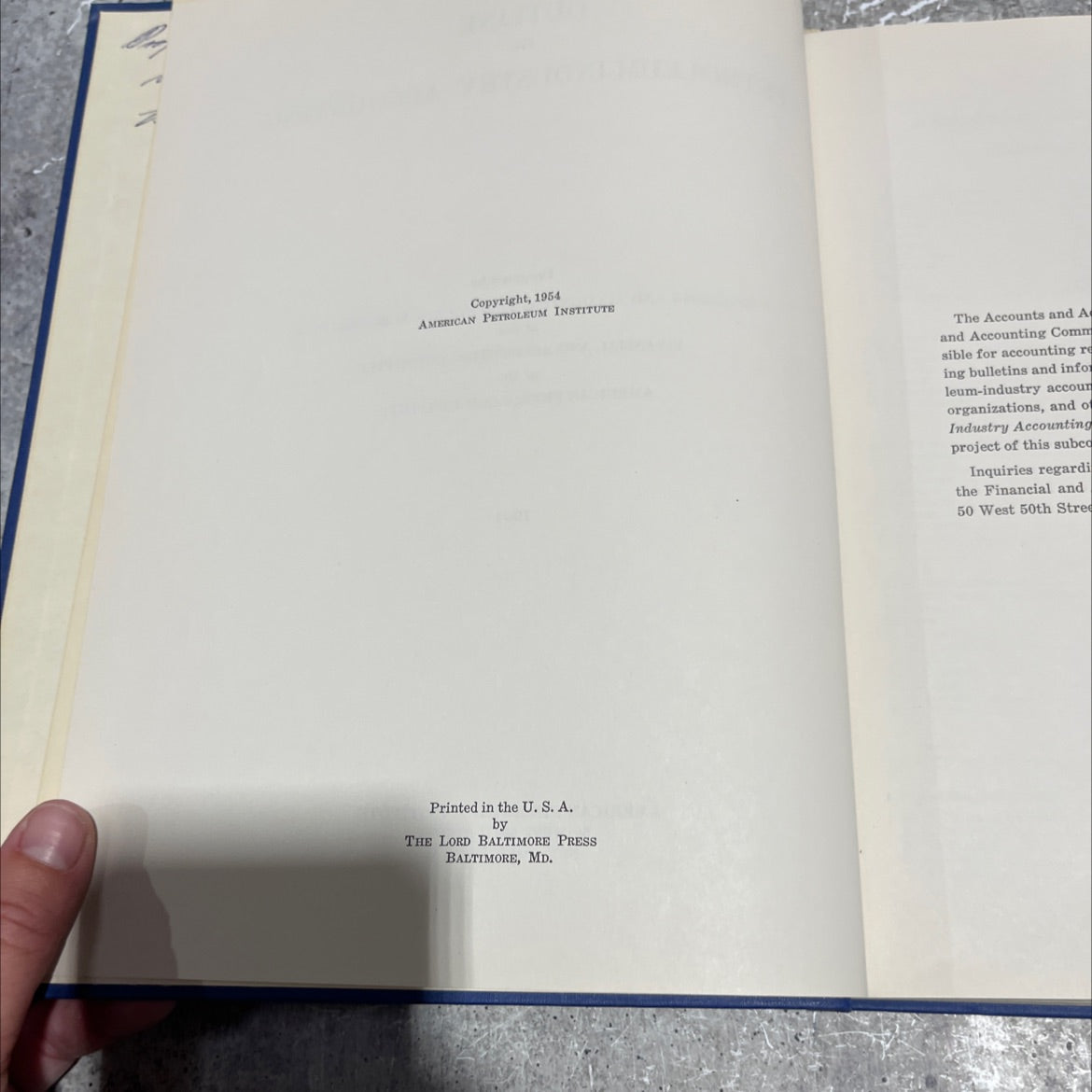 outline of petroleum-industry accounting book, by accounts and accounting procedures subcommittee, 1954 Hardcover image 3