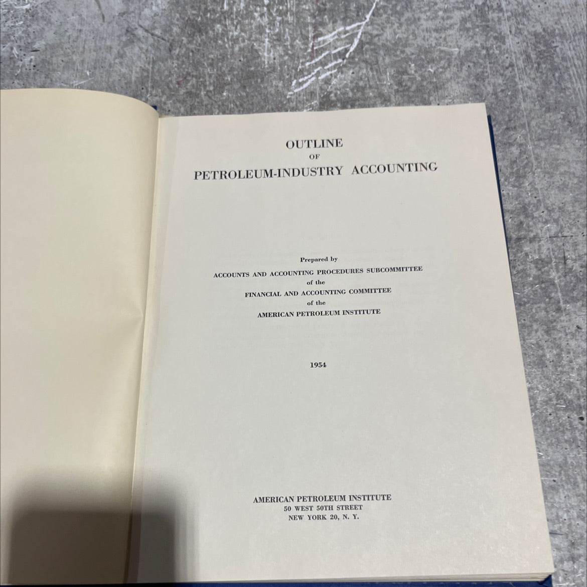 outline of petroleum-industry accounting book, by accounts and accounting procedures subcommittee, 1954 Hardcover image 2