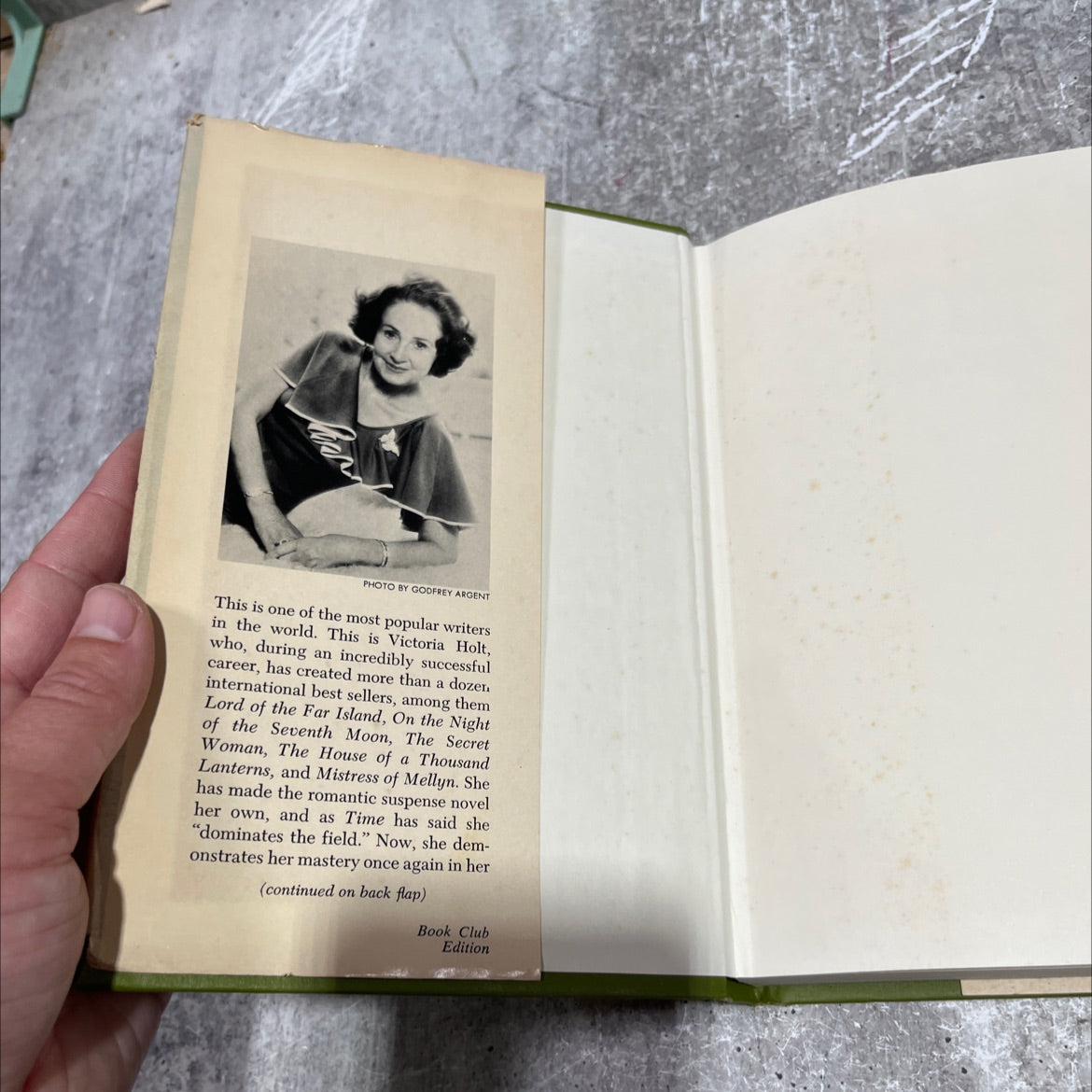 pride of the peacock book, by Victoria Holt, 1976 Hardcover image 4