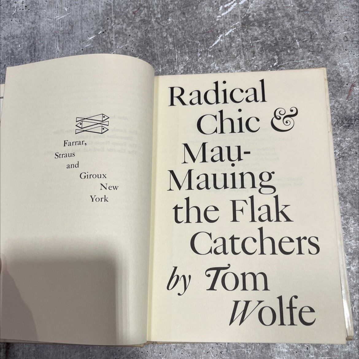 radical chic & mau-mauing the flak catchers book, by Tom Wolfe, 1970 Hardcover image 2