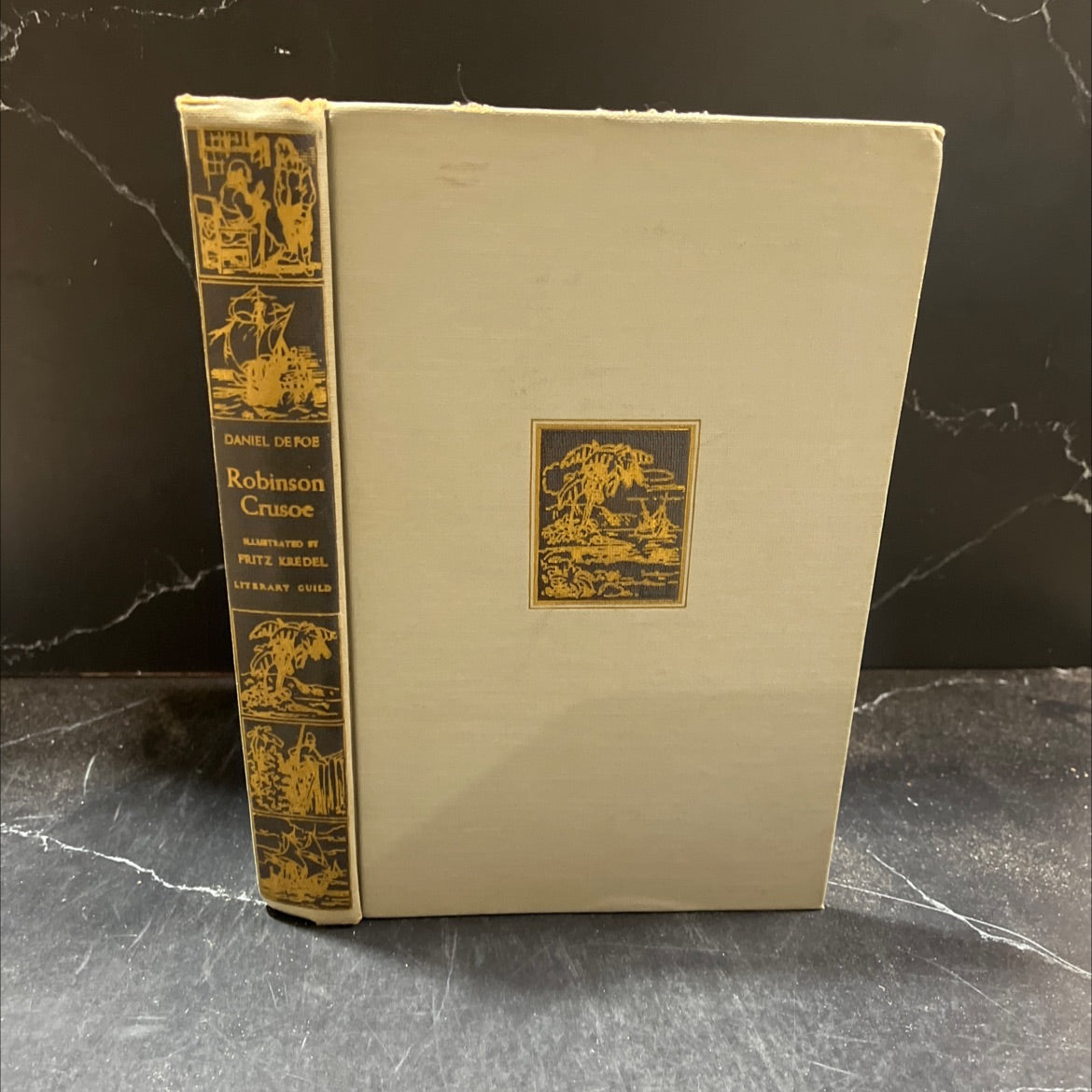 robinson crusoe book, by daniel defoe, 1946 Hardcover image 1