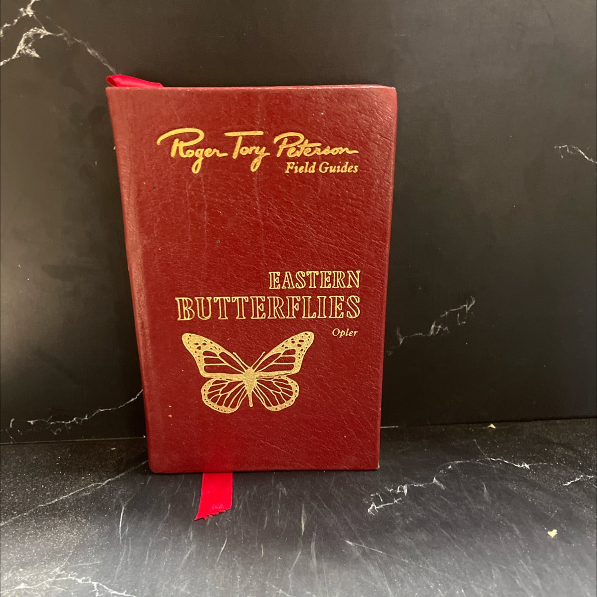 roger tory peterson field guides eastern butterflies book, by paul a. opler, 1998 Leather image 1