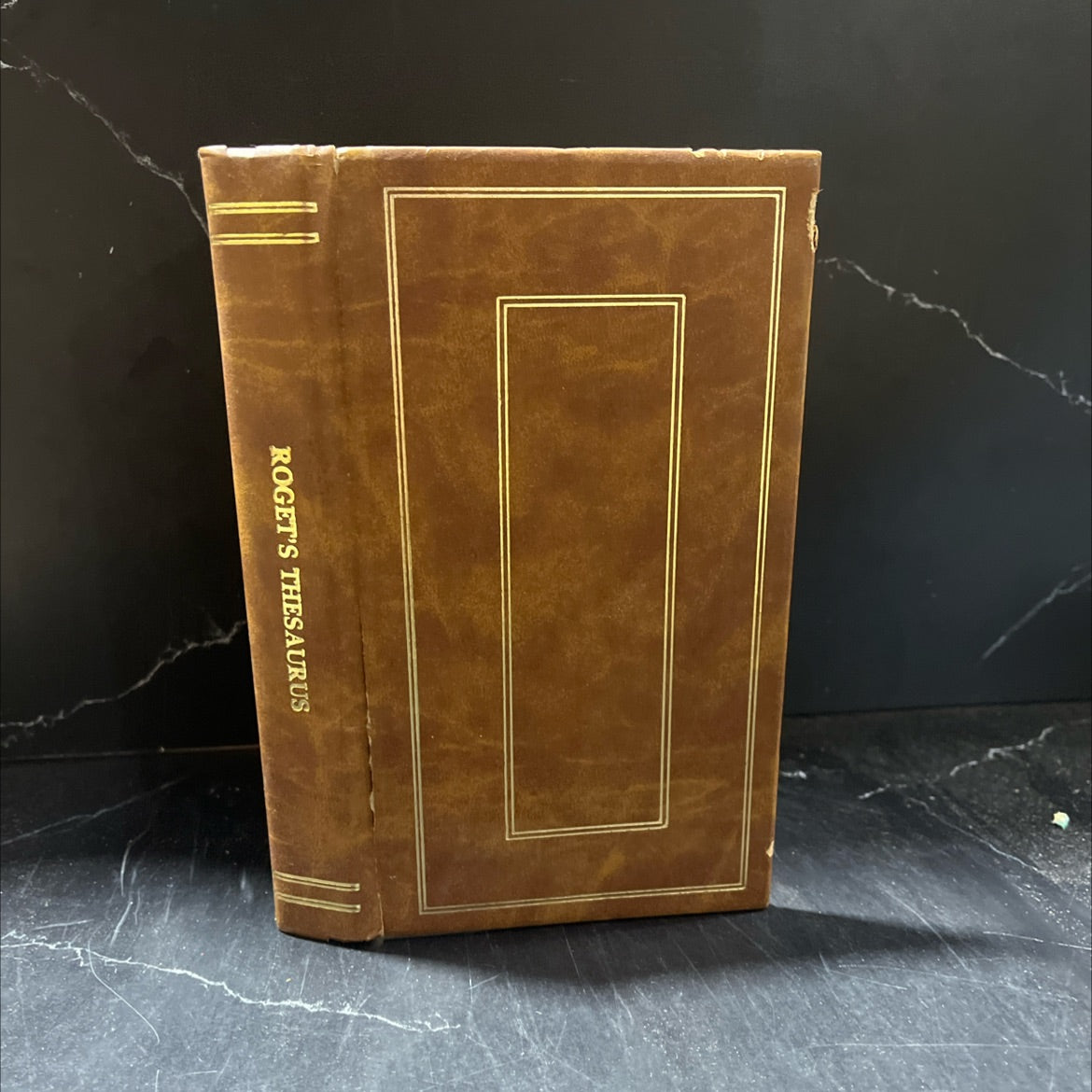 roget's pocket thesaurus book, by c. o. sylvester mawson, 1946 Hardcover image 1