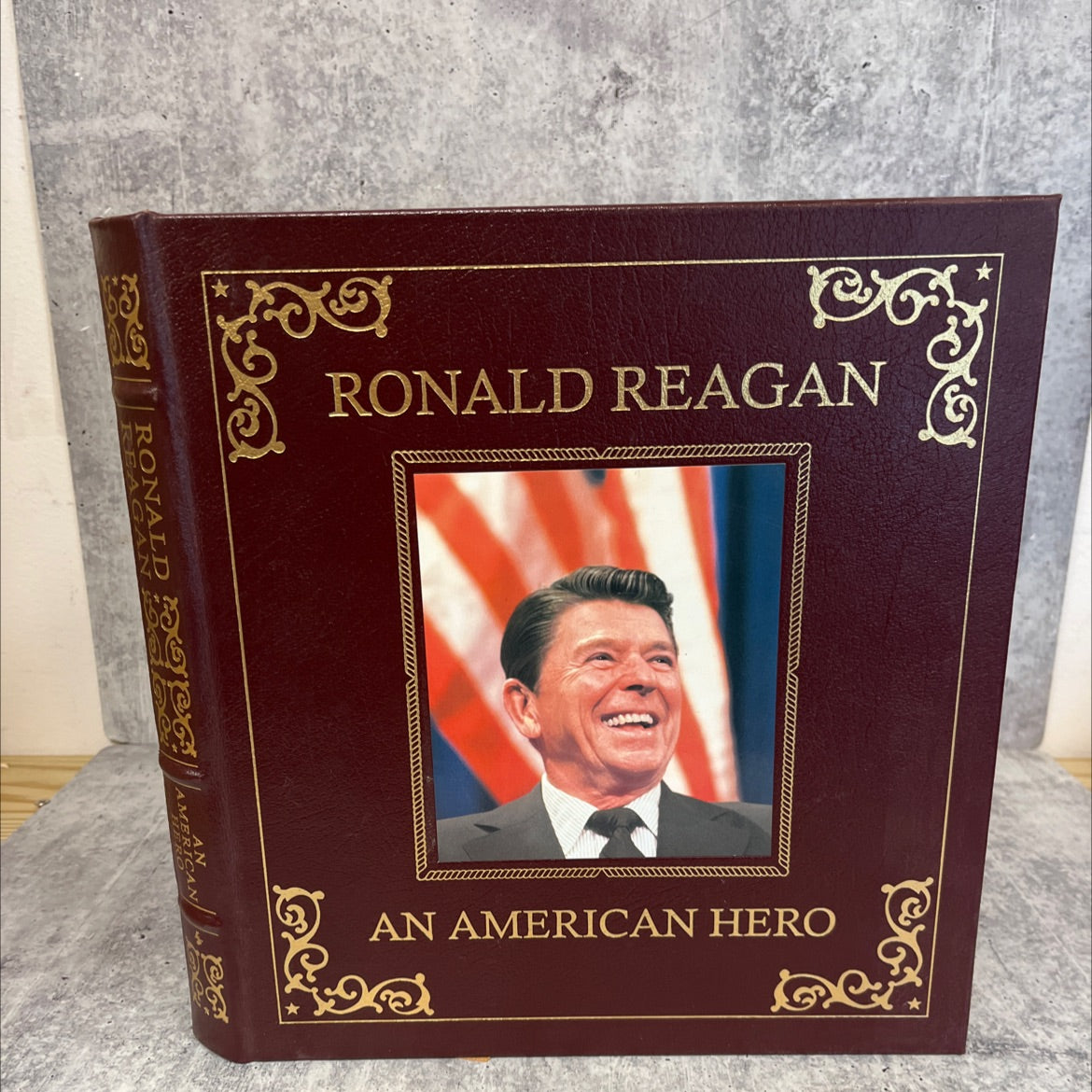 ronald reagan an american hero his voice his values his vision book, by ronald reagan, 2001 Leather image 1