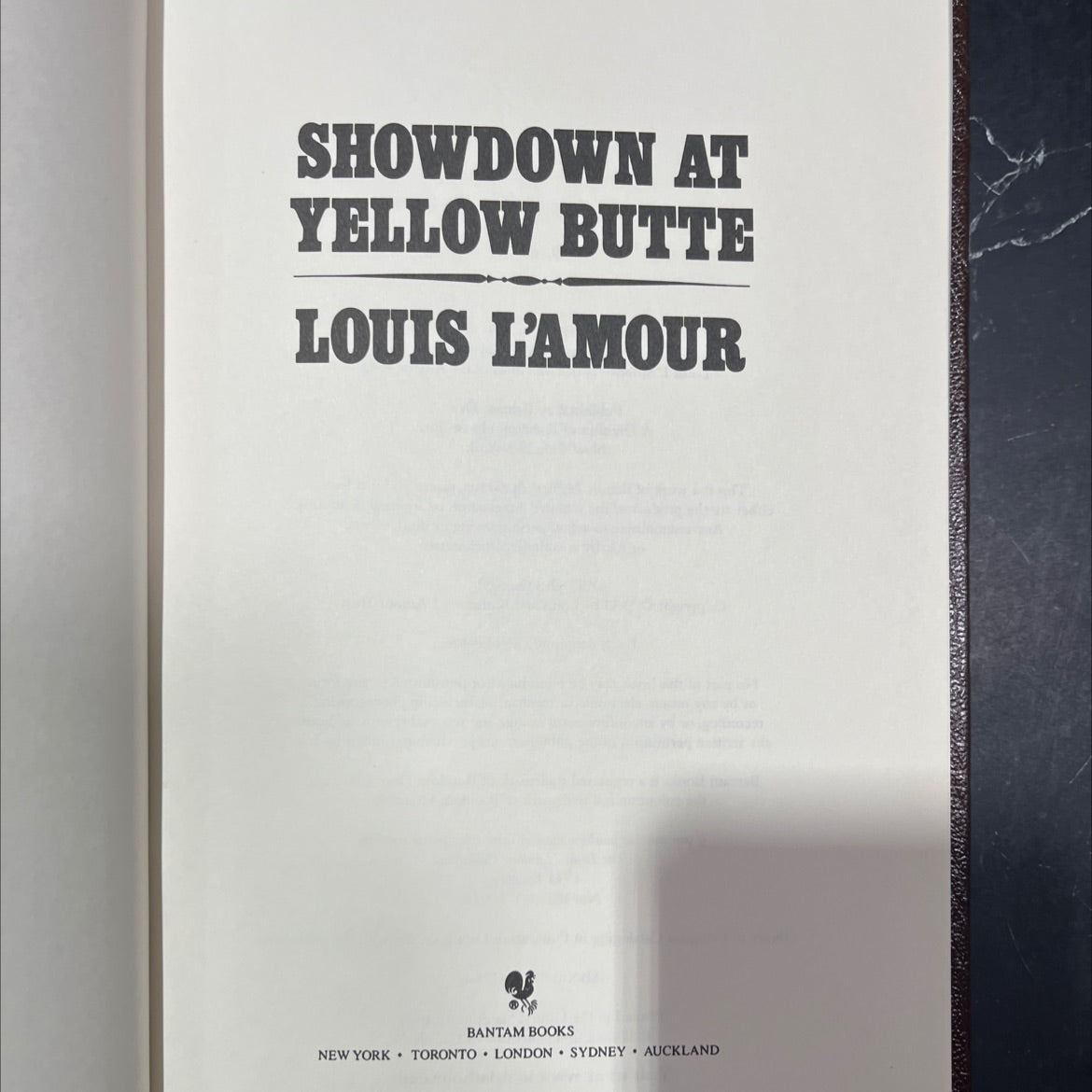 showdown at yellow butte book, by louis l'amour, 1985 Leather image 2