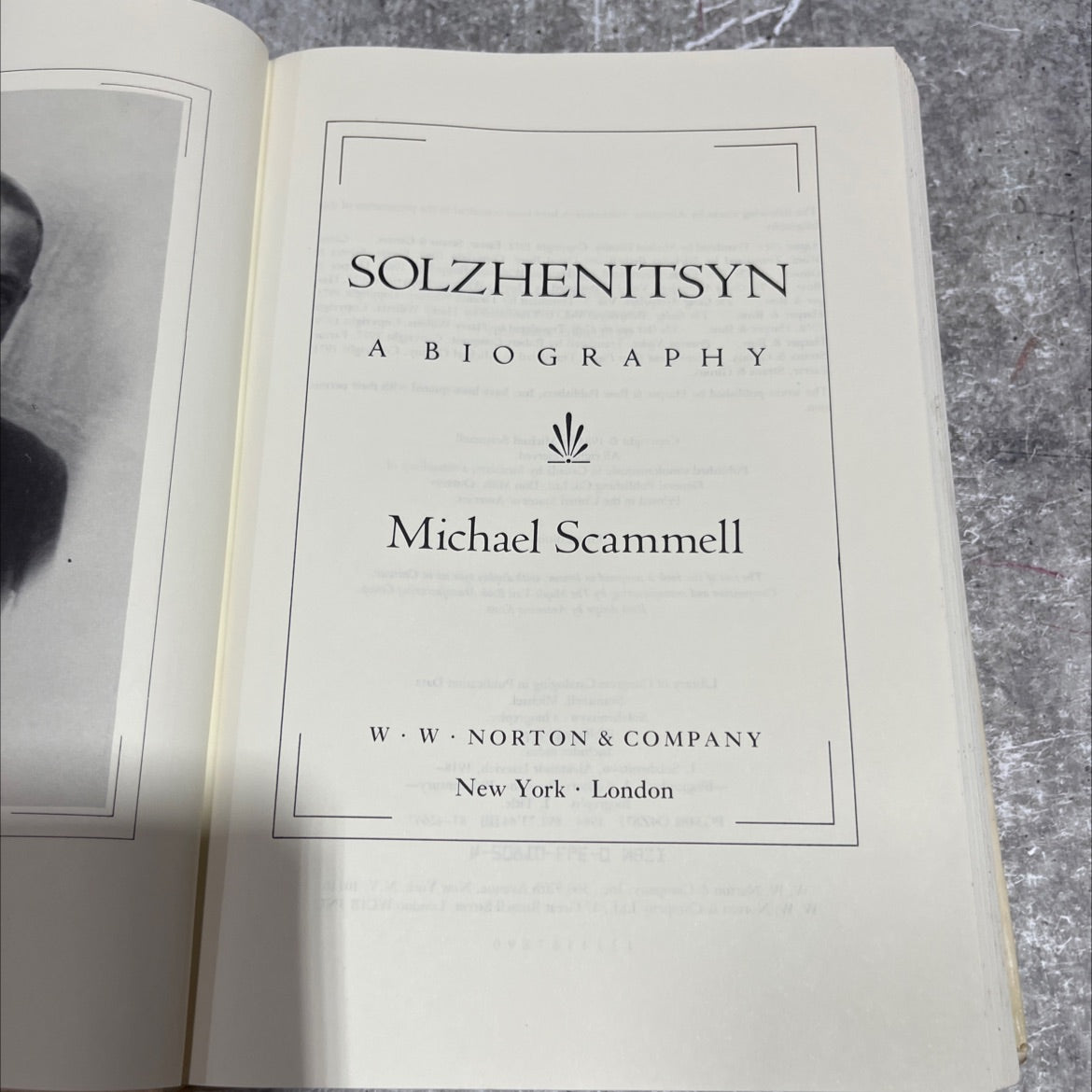 solzhenitsyn a biography book, by michael scammell, 1984 Hardcover image 2