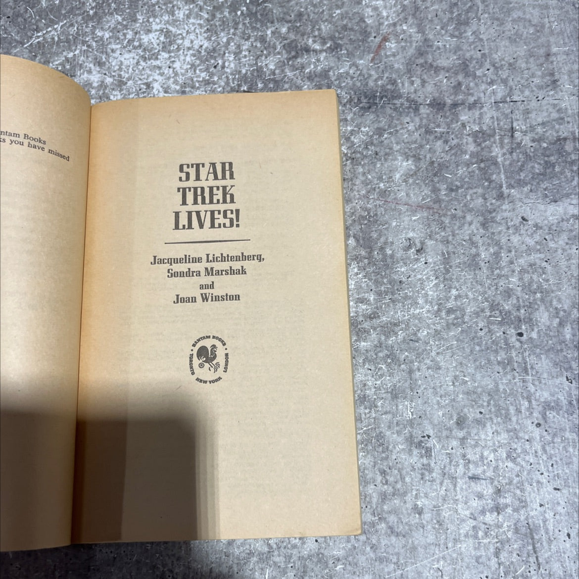 star trek lives! book, by Jacqueline Lichtenberg, Sondra Marshak, Joan Winston, 1975 Paperback image 2