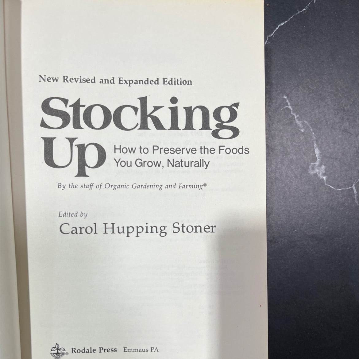 stocking up how to preserve the foods you grow, naturally book, by staff of organic gardening and farming, 1977 image 2
