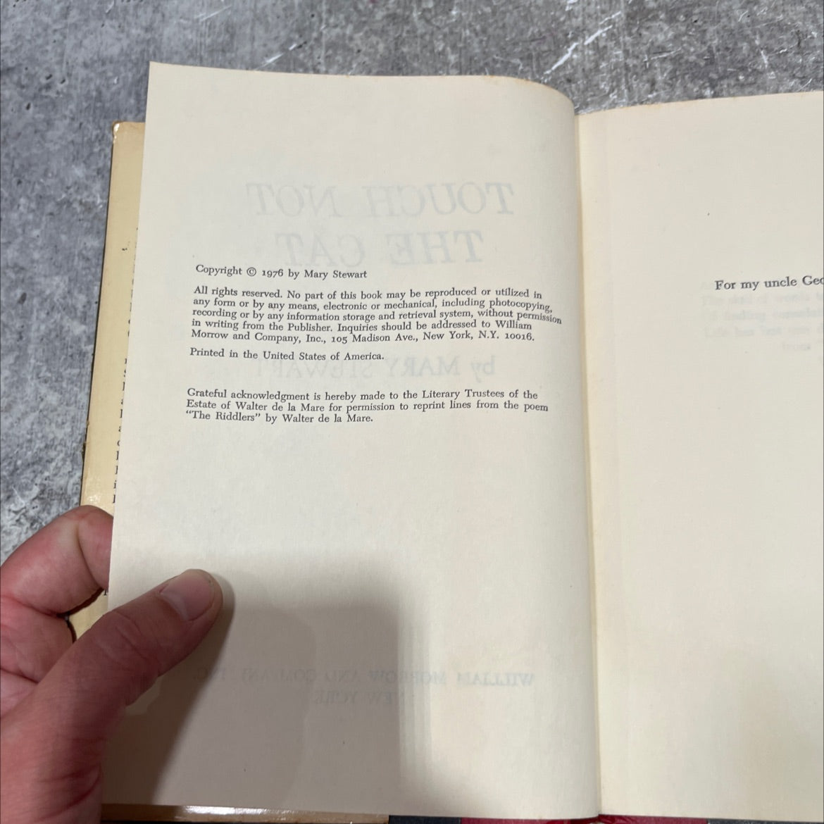 suit ton houot touch not the cat book, by mary stewart, 1976 Hardcover image 3