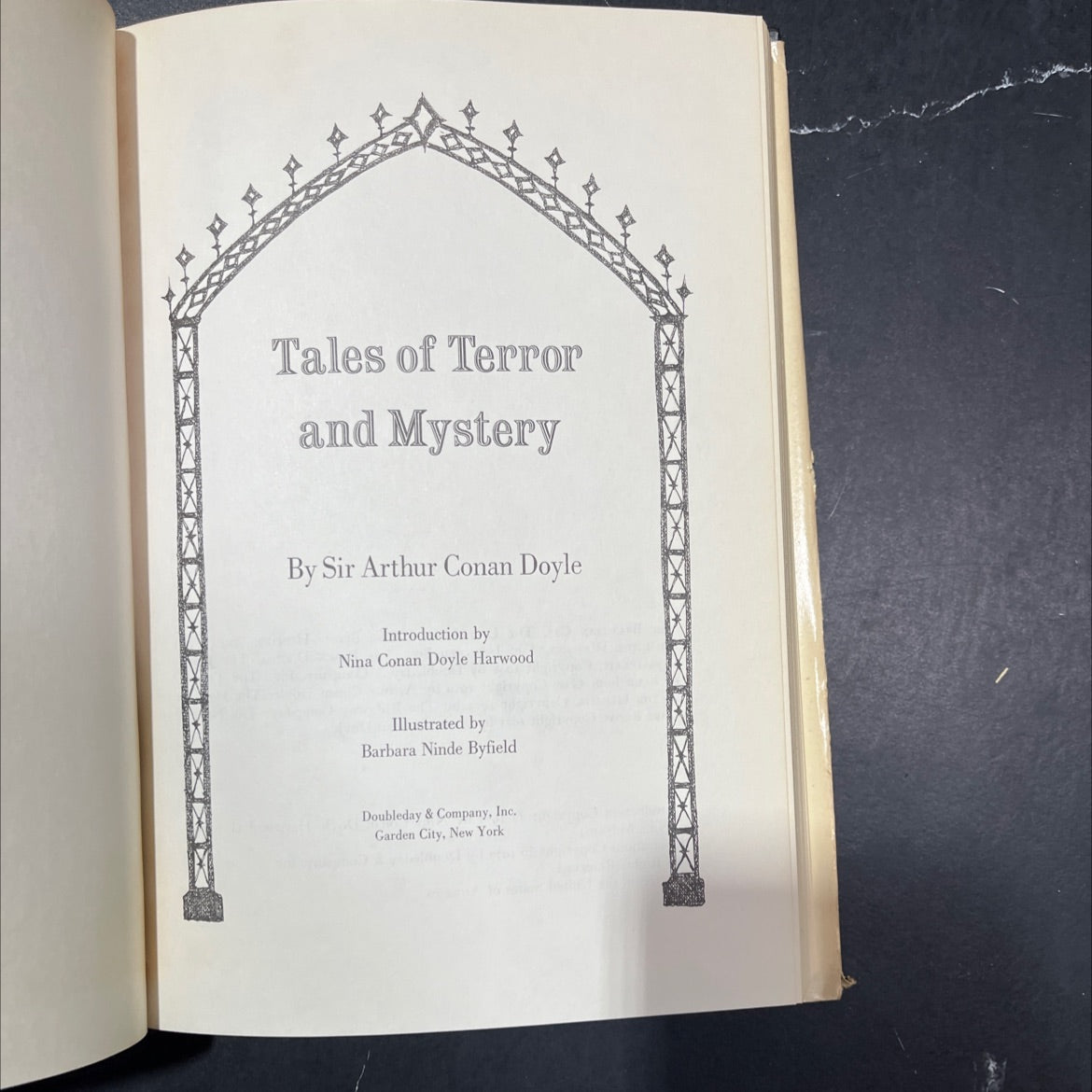 tales of terror and mystery book, by sir arthur conan doyle, 1977 Hardcover image 2