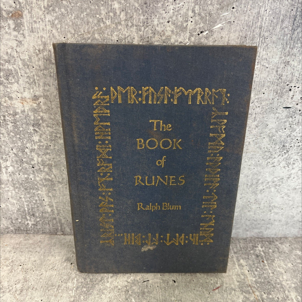 the book of runes a handbook for the use of an ancient oracle book, by Ralph Blum, 1987 Hardcover image 1