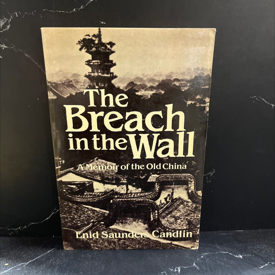 the breach in the wall book, by Enid Saunders Candlin, 1987 Paperback image 1