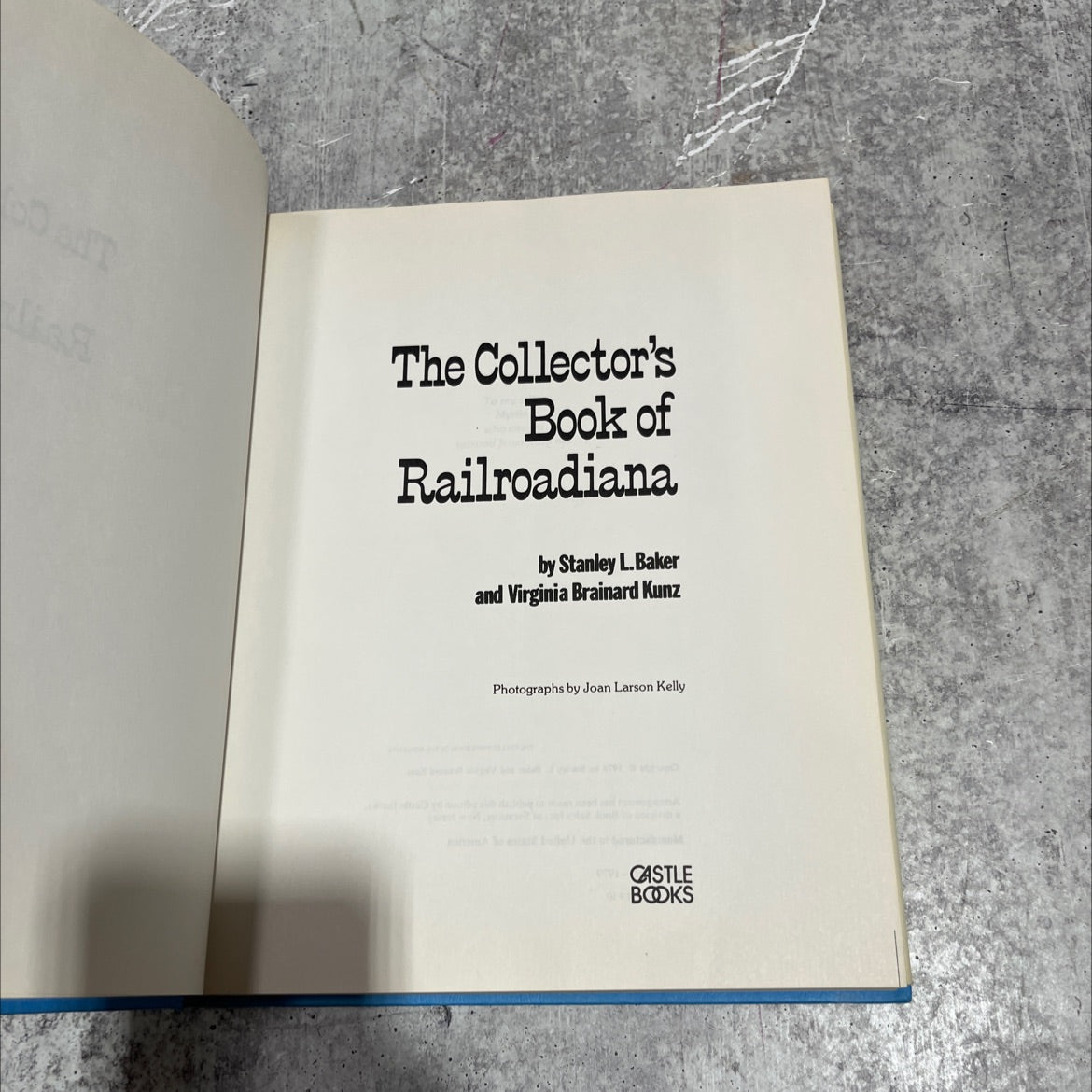 the collector's book of railroadiana book, by stanley l. baker and virginia brainard kunz, 1979 Hardcover image 2