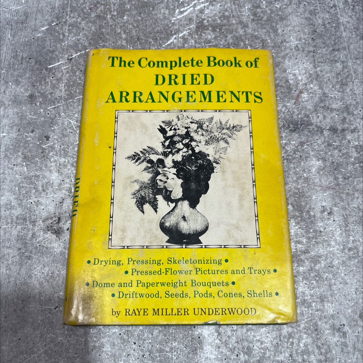 the complete book of dried arrangements book, by raye miller underwood, 1952 Hardcover image 1