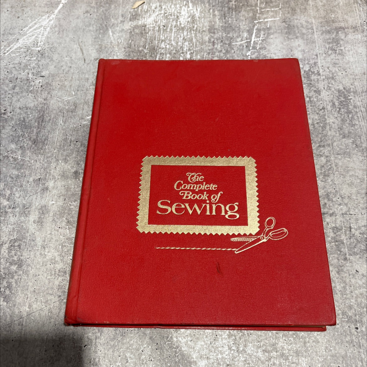 the complete book of sewing book, by larry eisinger, 1972 Hardcover image 1