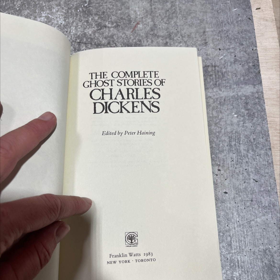 the complete ghost stories of charles dickens book, by charles dickens, 1983 Paperback image 2