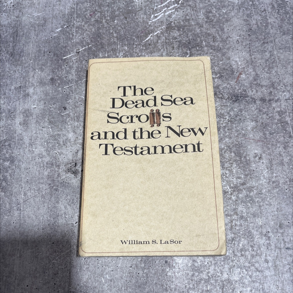 the dead sea scrolls and the new testament book, by william sanford lasor, 1972 Paperback image 1