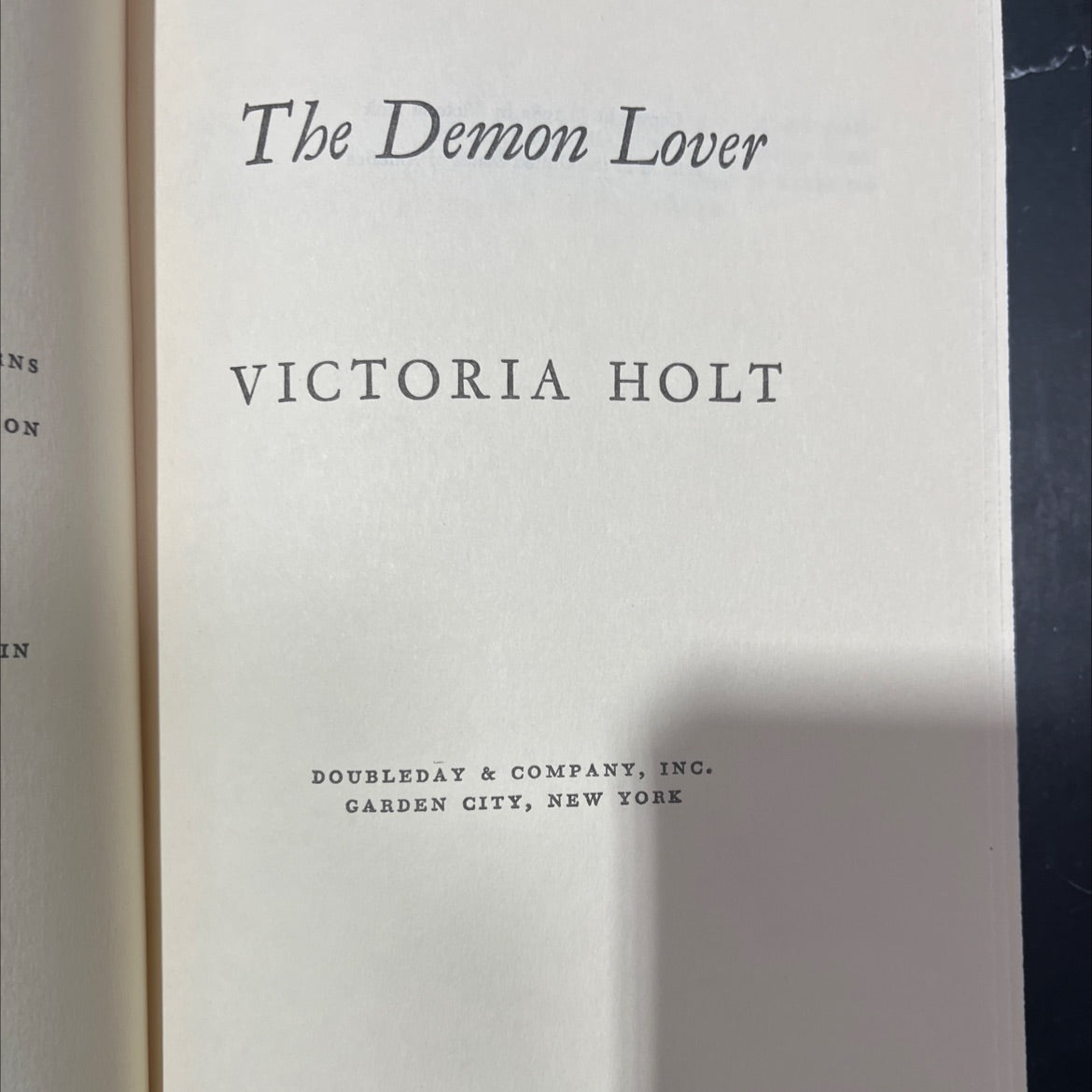 the demon lover book, by victoria holt, 1982 Hardcover image 2