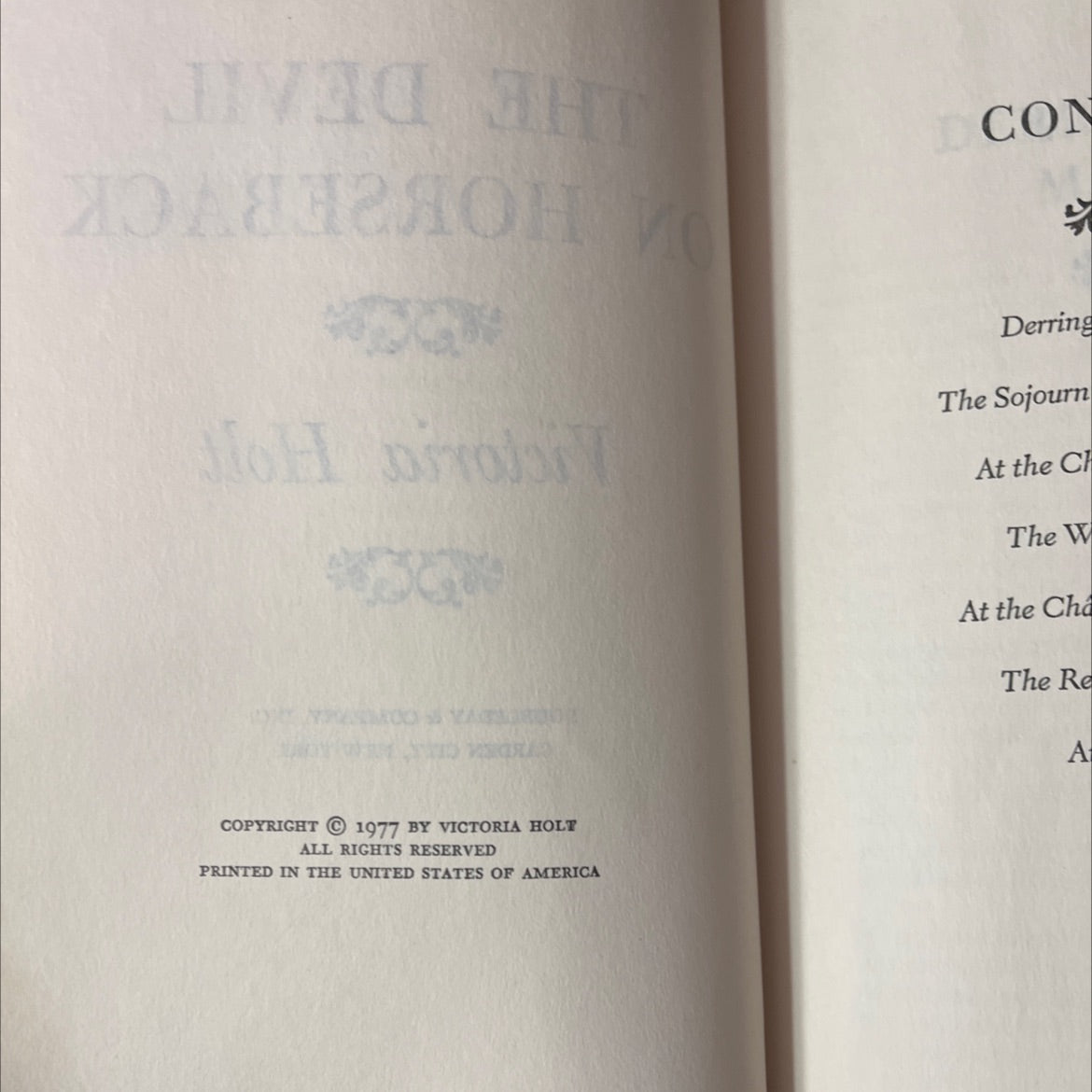 the devil on horseback book, by victoria holt, 1977 Hardcover, Vintage image 3