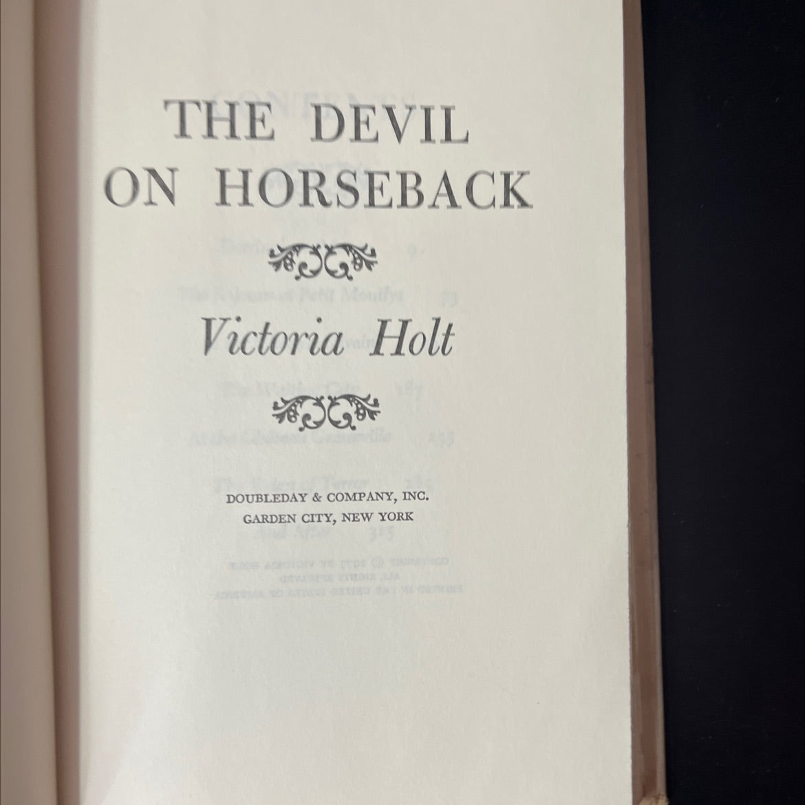 the devil on horseback book, by victoria holt, 1977 Hardcover, Vintage image 2