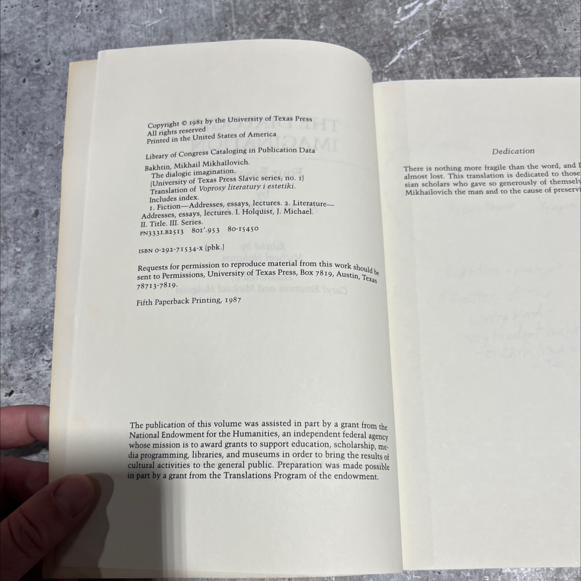 the dialogic imagination book, by m. m. bakhtin, 1981 Paperback image 3