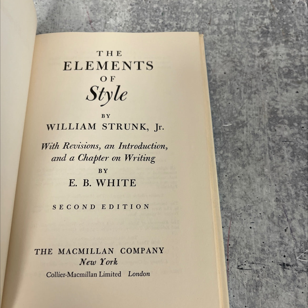 the elements of style book, by william strunk, jr., 1972 Hardcover image 2