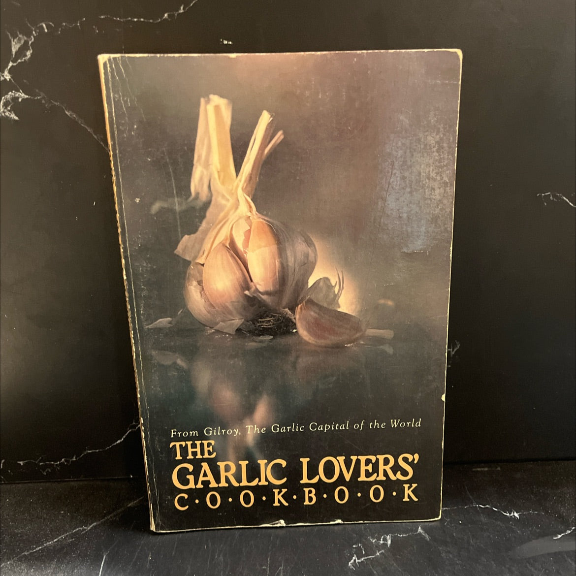 the garlic lovers' cookbook book, by gilroy garlic festival committee, 1980 Paperback image 1