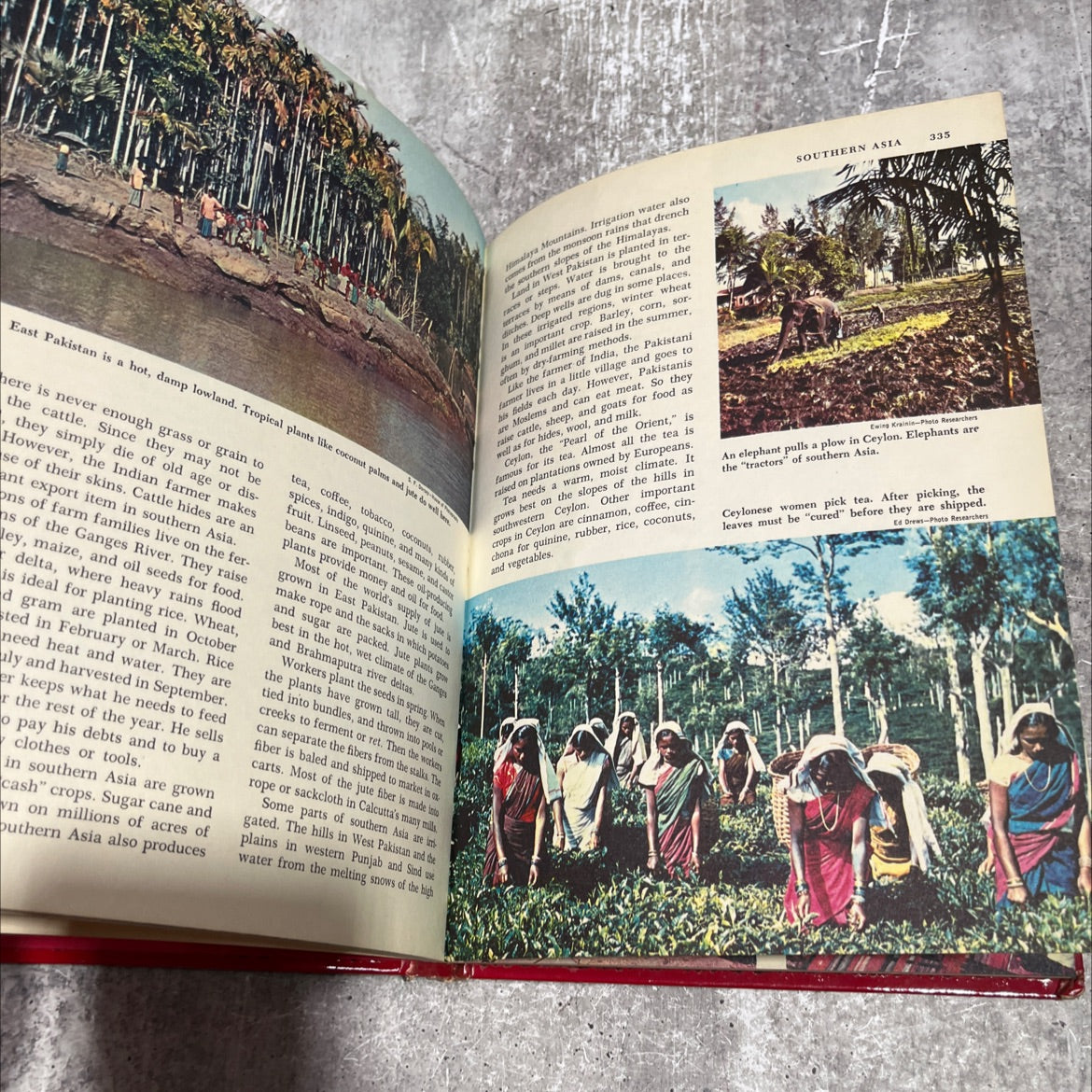 the golden book picture atlas of the world in six volumes book, by dorothy w. furman, 1960 Hardcover image 3