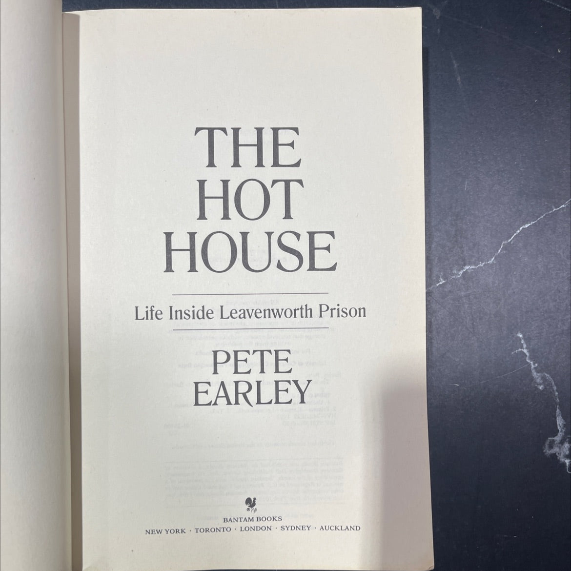 the hot house life inside leavenworth prison book, by pete earley, 1992 Paperback image 2