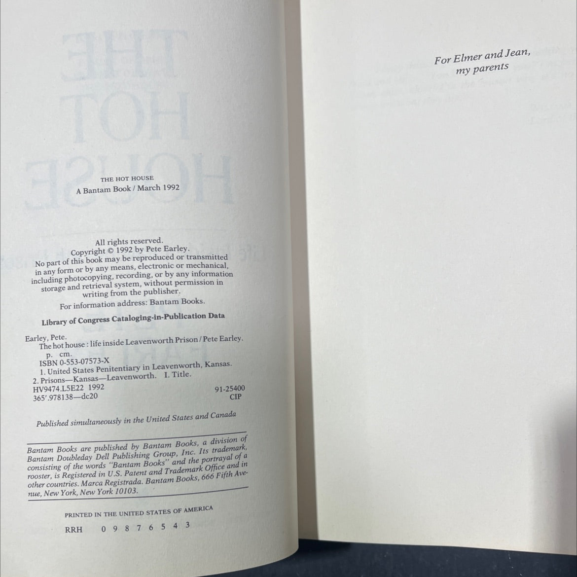 the hot house life inside leavenworth prison book, by pete earley, 1992 Paperback image 3