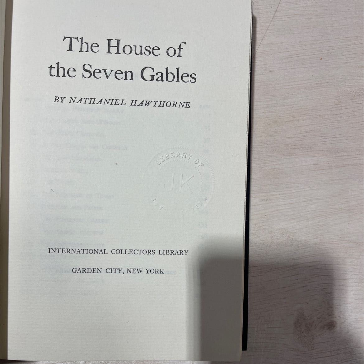 the house of the seven gables book, by nathaniel hawthorne, 1970 Leather, Vintage image 2