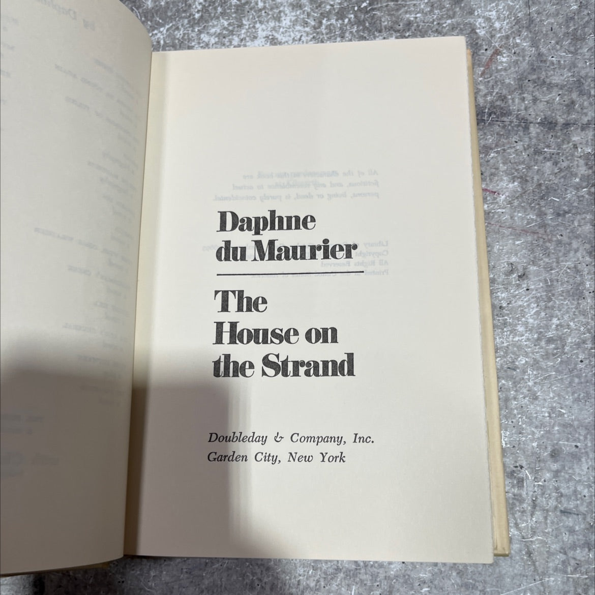 the house on the strand book, by daphne du maurier, 1969 Hardcover image 2