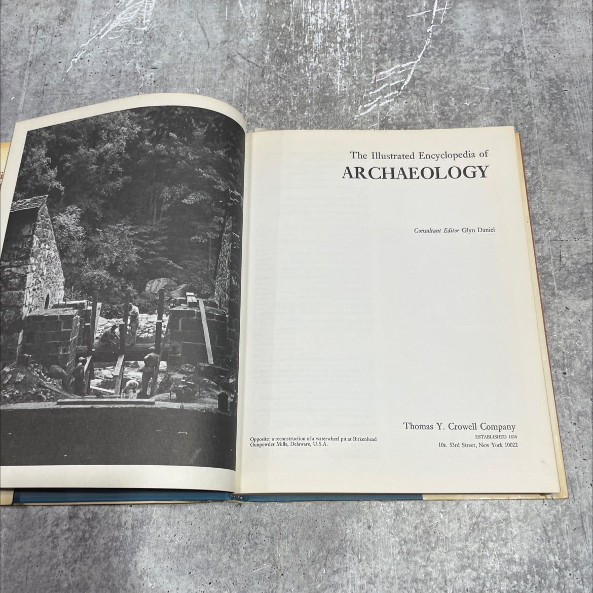 the illustrated encyclopedia of archaeology book, by glyn daniel, 1977 Hardcover image 2