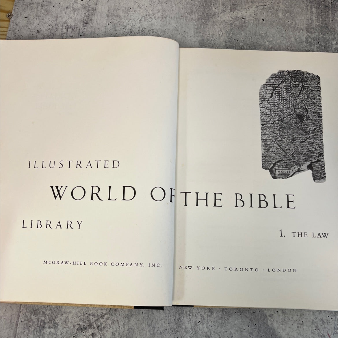 Illustrated World of The Bible  - the law book, by unknown, 1958 Hardcover, Vintage image 2