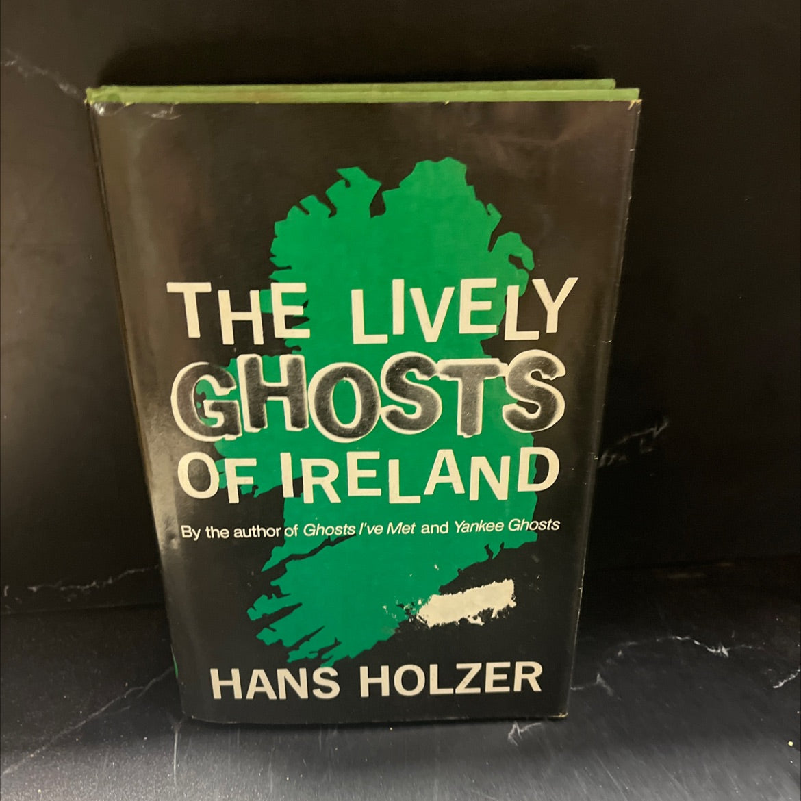 the lively ghosts of ireland book, by hans holzer, 1967 Hardcover image 1