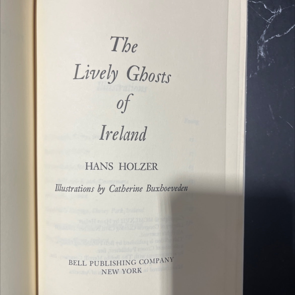 the lively ghosts of ireland book, by hans holzer, 1967 Hardcover image 2
